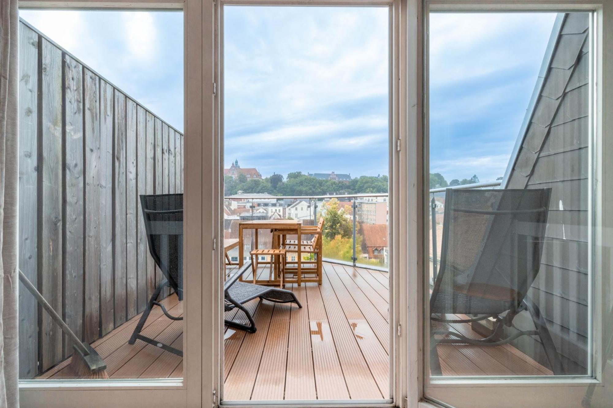 Apartment Hafenkoje Mit Blick Ueber Hafen Und Altstadt